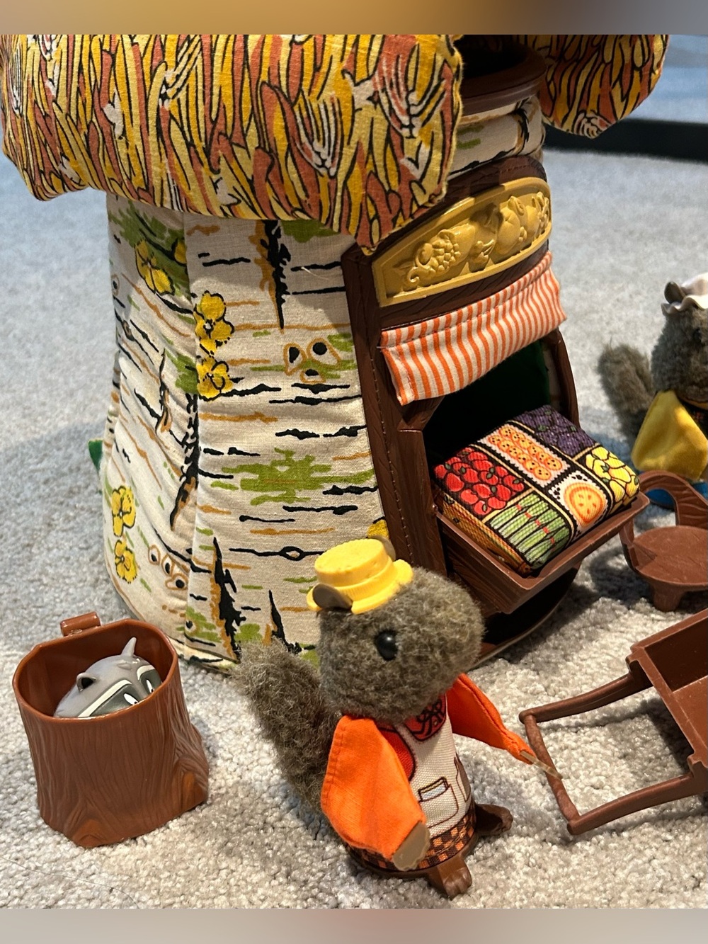 Fisher-Price 1980 Woodsey Squirrel Family Loghouse Playset
